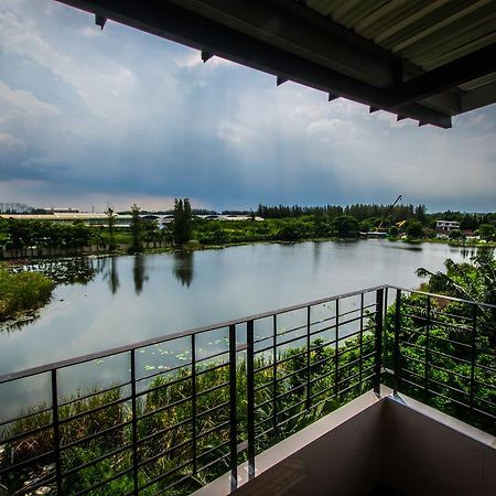 Na Siri Lake View Samut Prakan Buitenkant foto