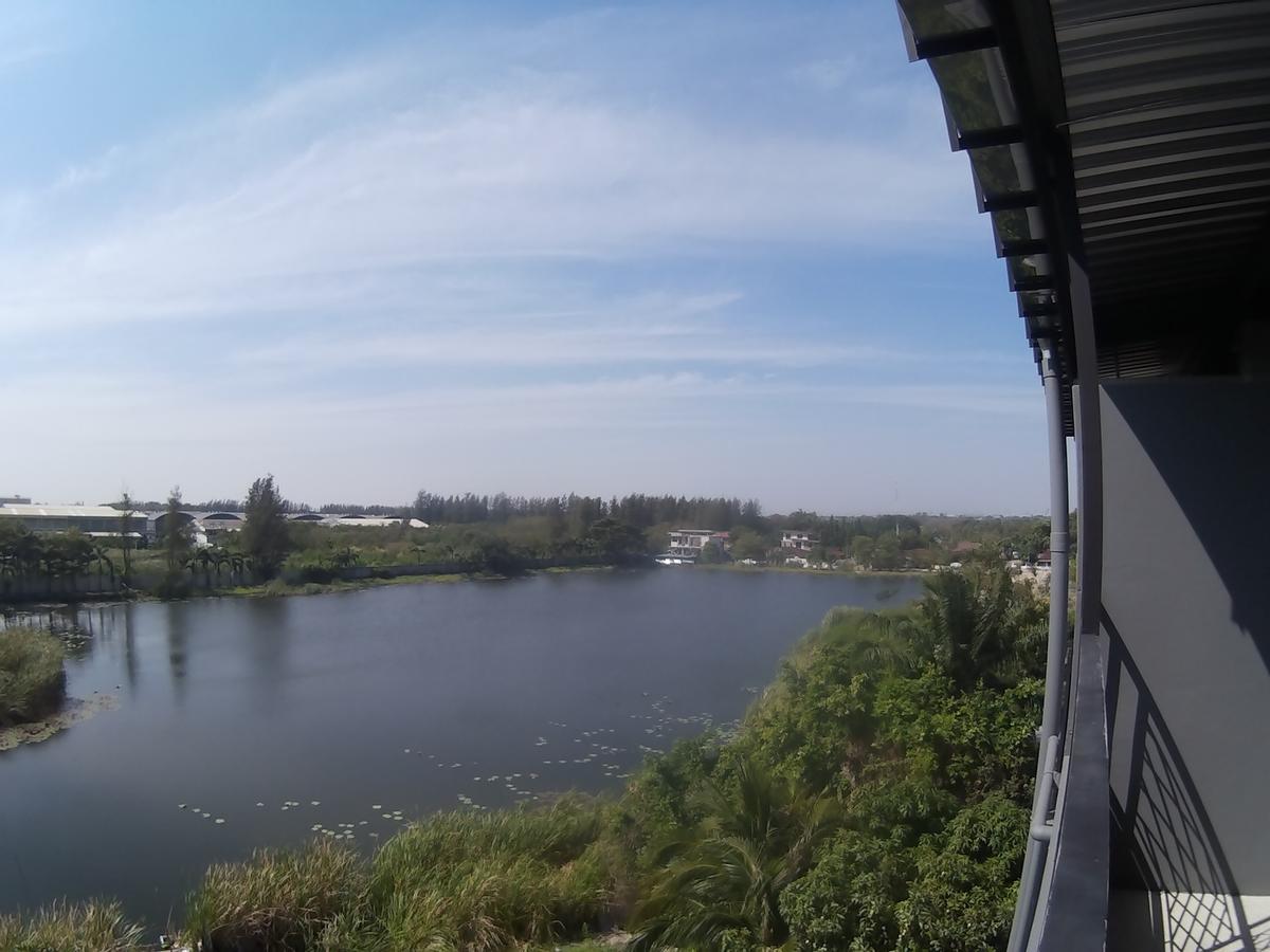 Na Siri Lake View Hotel Samut Prakan Buitenkant foto